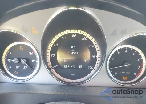 2011 Mercedes-Benz C 300 Sport 4Matic z USA, uszkodzony, nr VIN WDDGF8BB5BF533462